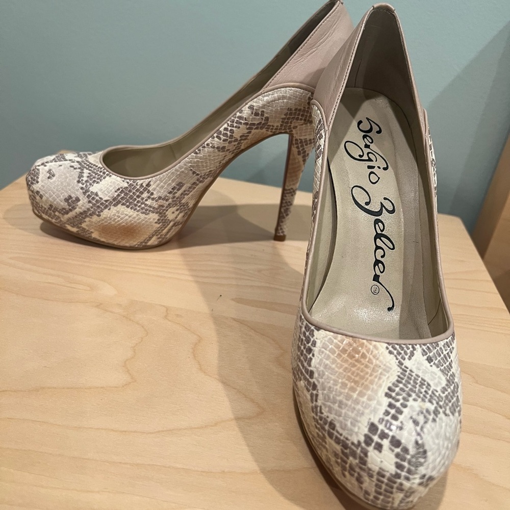 Sergio Zelcer Cream and Tan Heels with Stiletto Design